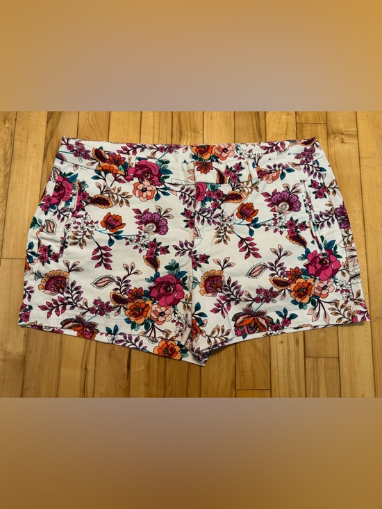 a.n.a Pants - a.n.a Floral Print White Women's Twill Shorts size 16